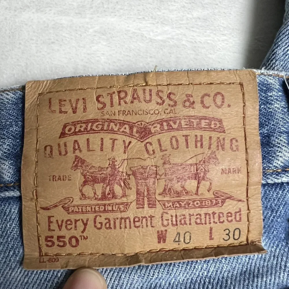 Levi's 550 relaxed fit vintage Faded men's 40×30 blue Jeans Light Wash